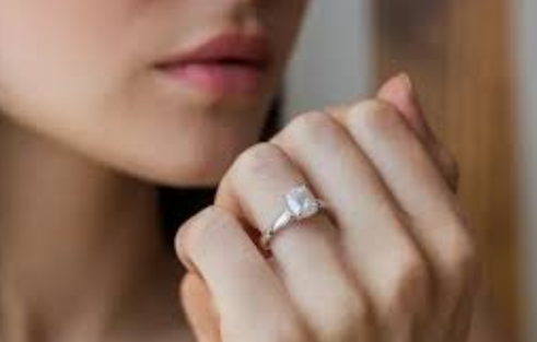 Why Sell Your Diamond Fashion Ring Online?