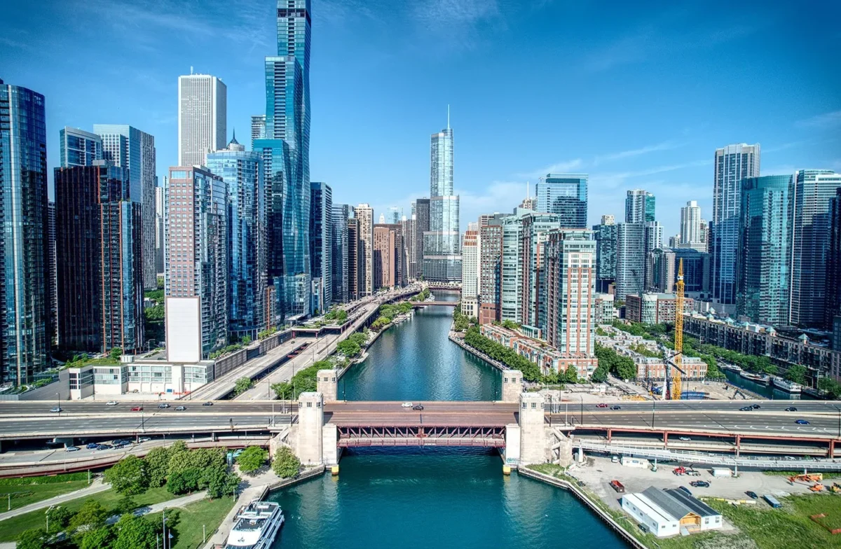 Exploring Downtown Chicago: A Smart Traveler’s Guide